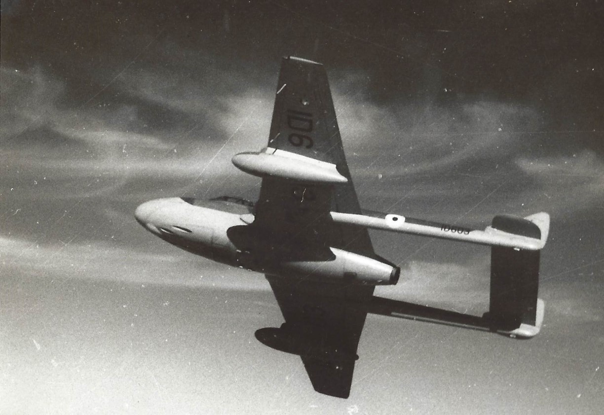 de Havilland Venom (2) low