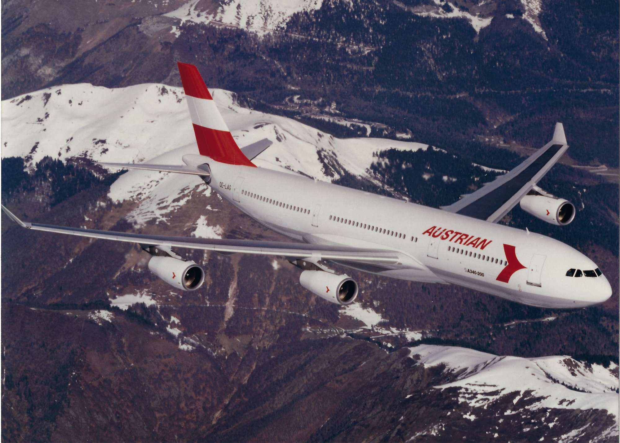 A 340 - 300. March 1995. Photo - Airbus Industrie LOW