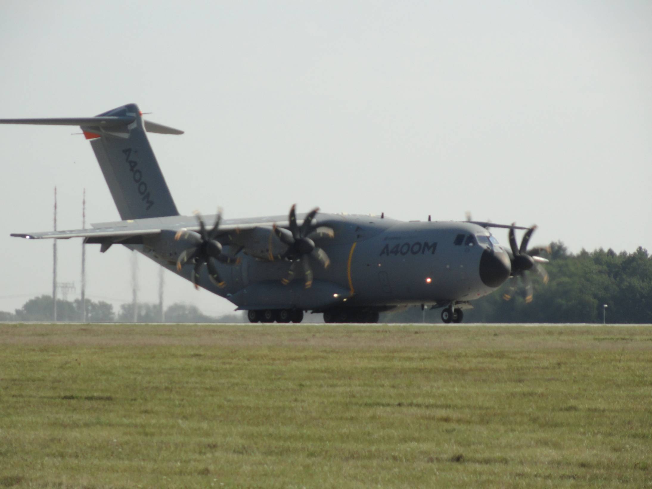 Airbus A400M Atlas - military transport aircraft (1) low