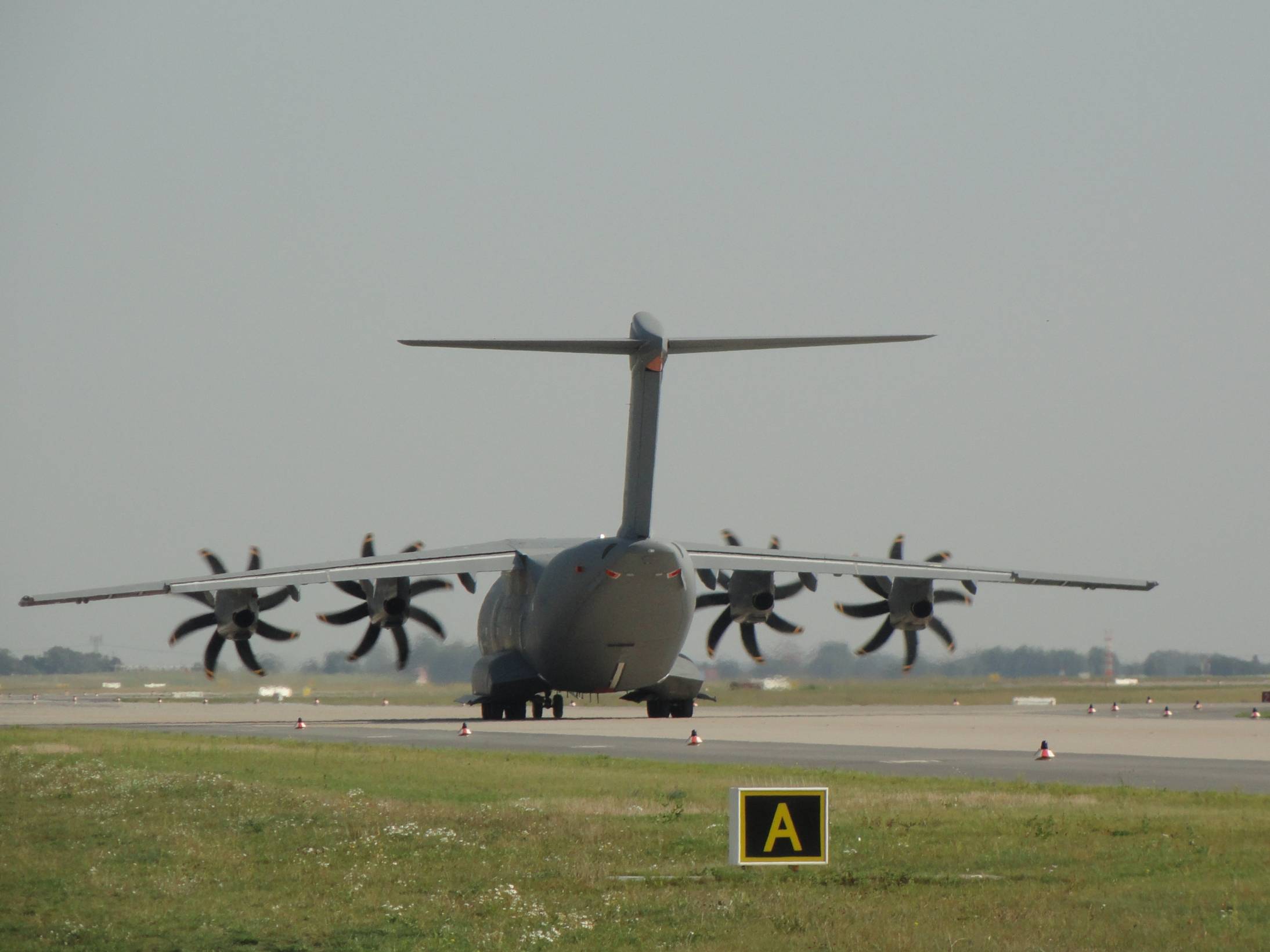 Airbus A400M Atlas - military transport aircraft (2) low