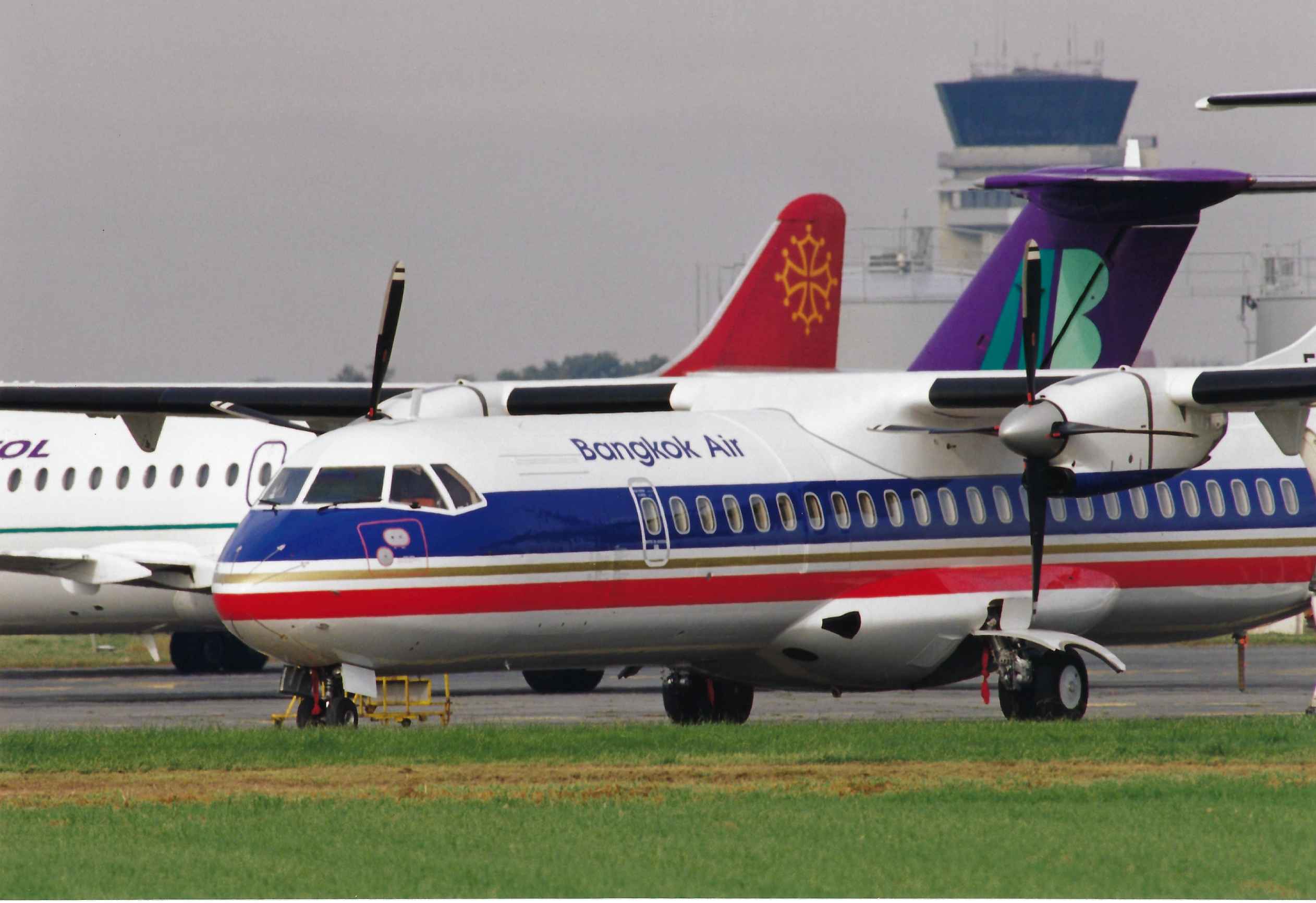 Bangkok air ATR 72 - photo ATR low