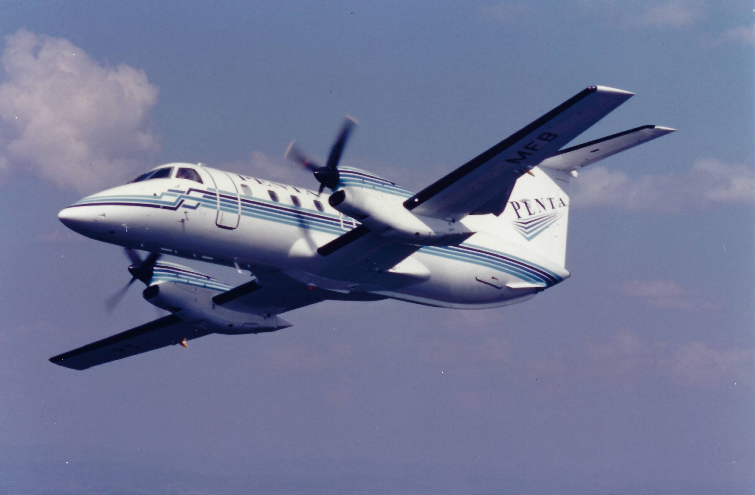 Beechcraft B200 Super King Air low