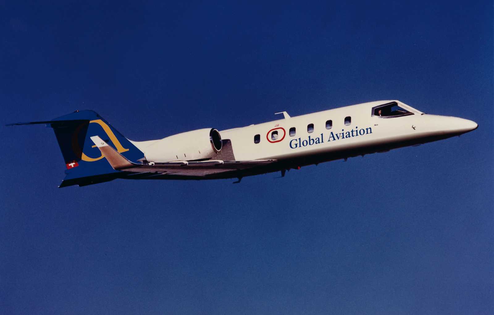 Bombardier Learjet 31A low