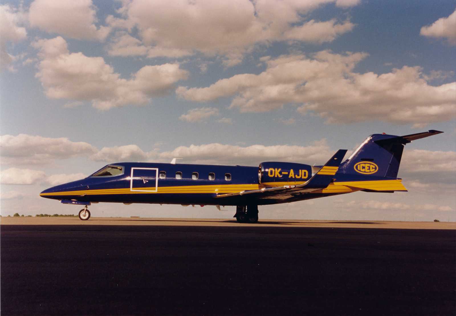 Bombardier Learjet 45 low