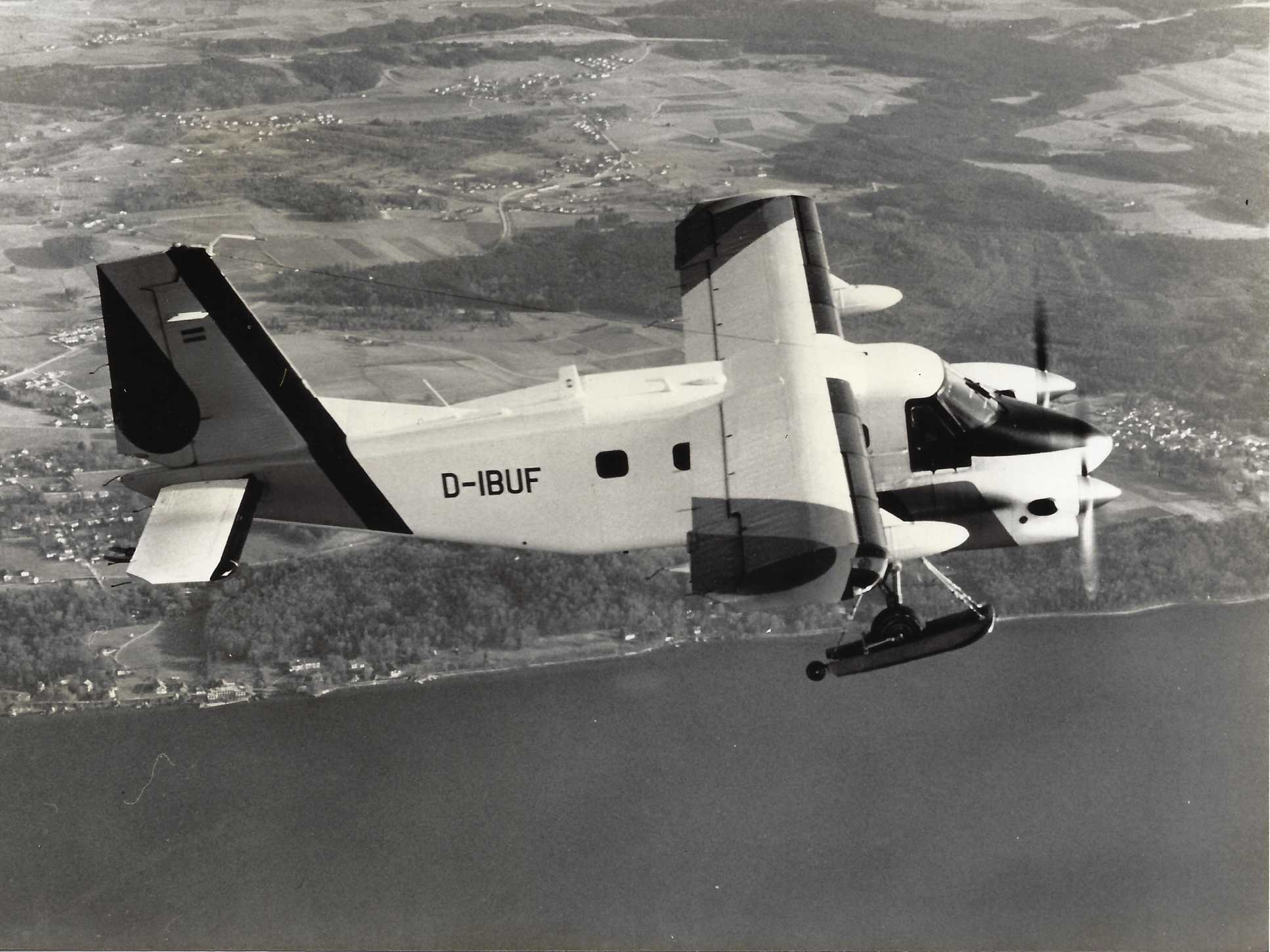 Dornier 128-6 for antartic expedition equiped with ski -wheel gear. 1983. Ohoto - Dornier low