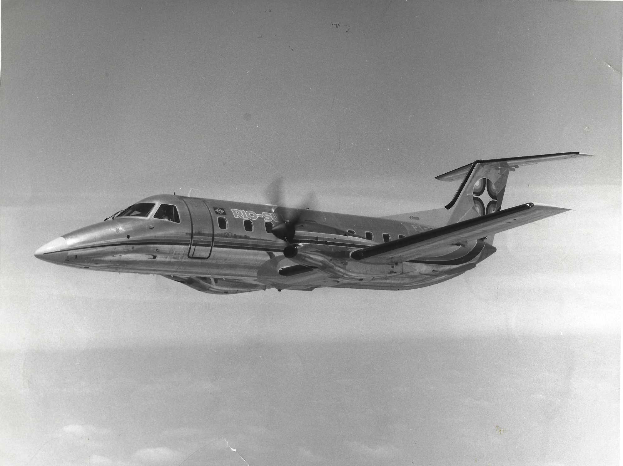 EMB-120ER from Embraer low