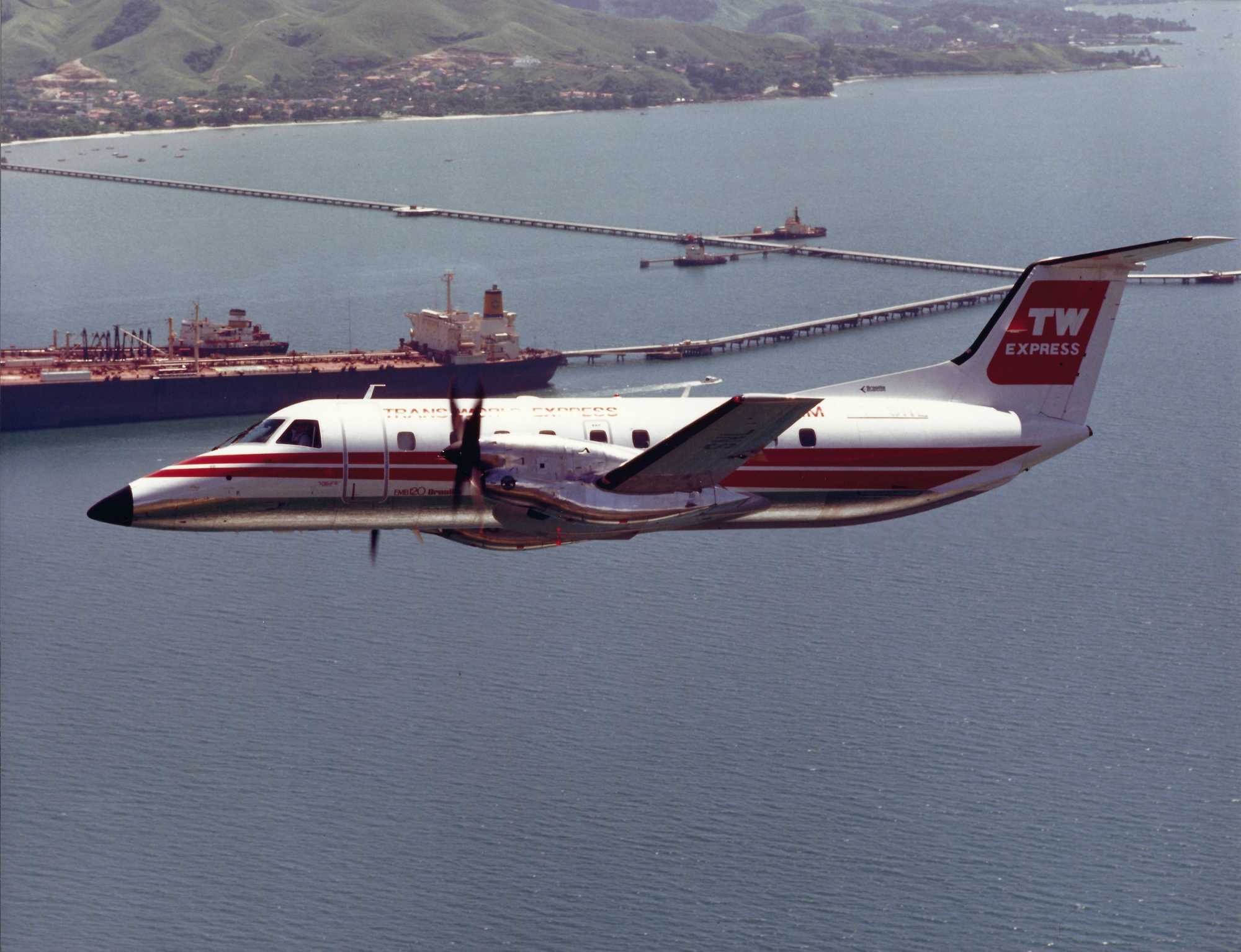 Embraer EMB - 120 of Brasilia Air Midwest in colours of Trans World Express System. Date 08-06-1989. - Photo - Embraer low