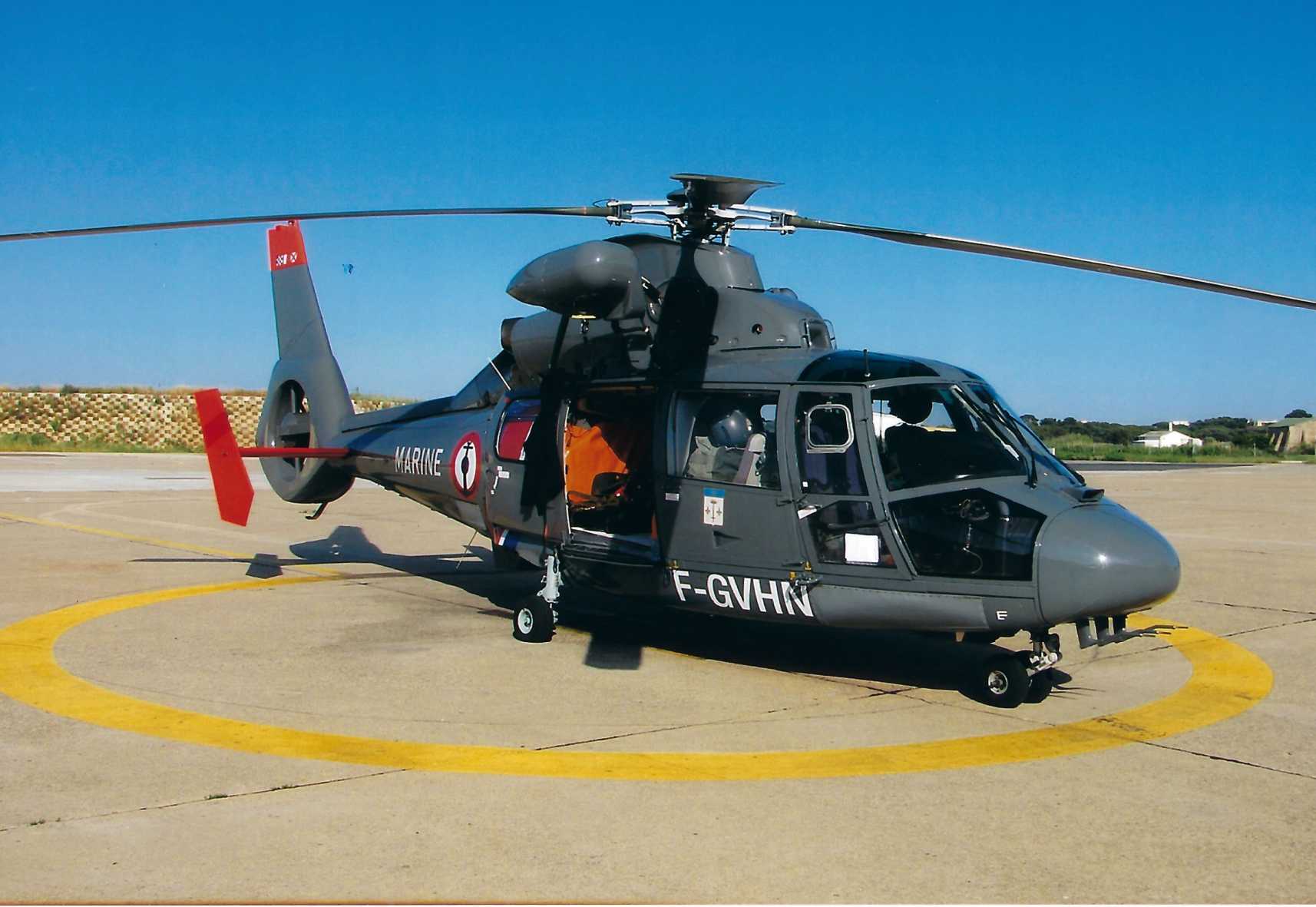 Eurocopter AS365 Dauphin (2) low