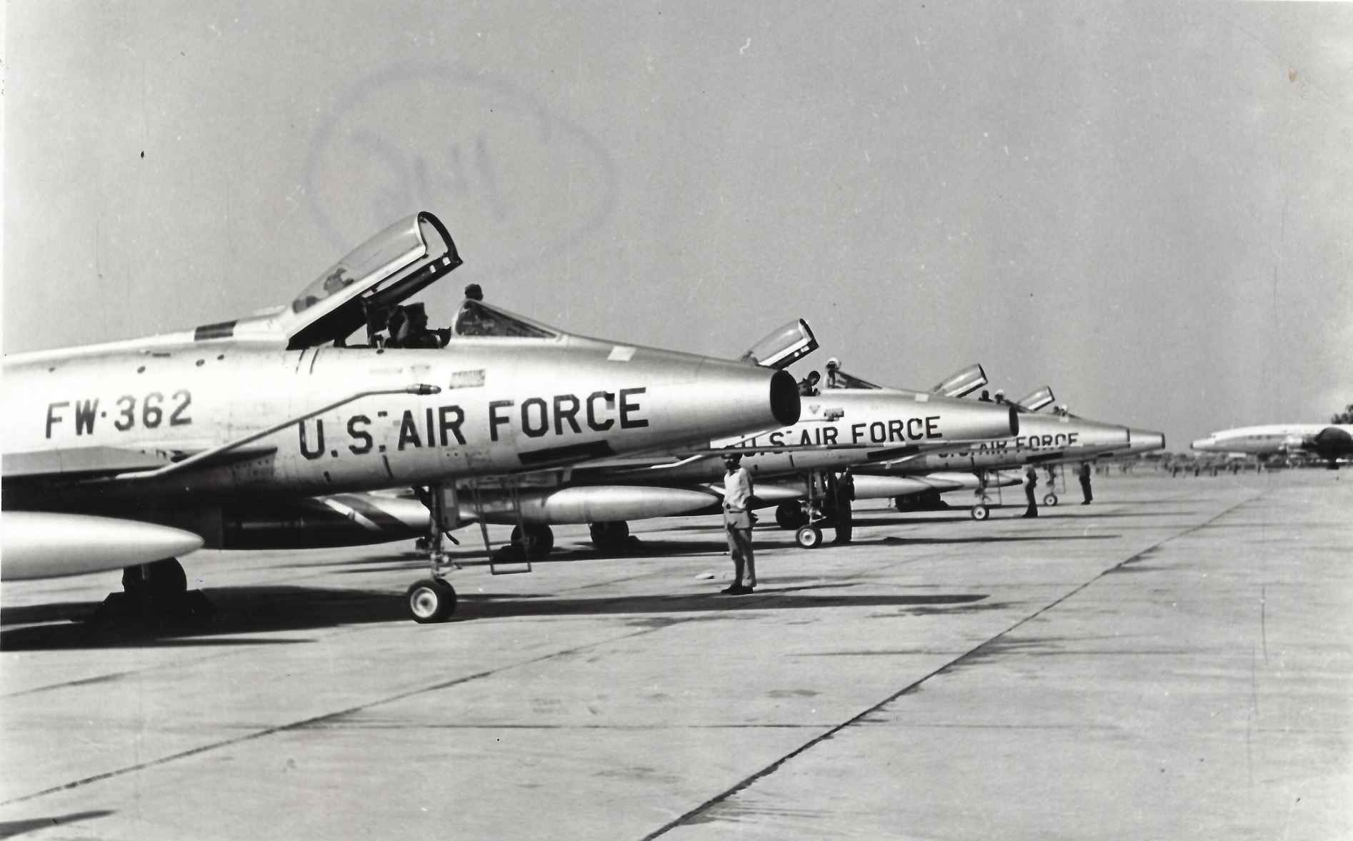 F-100 Super Sabre (2).