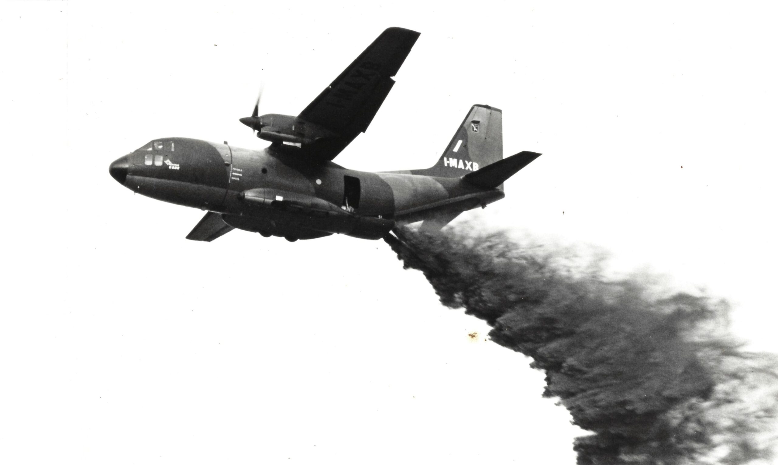 G 222 Fire Fighting version. Photo - Aeritalia (1)