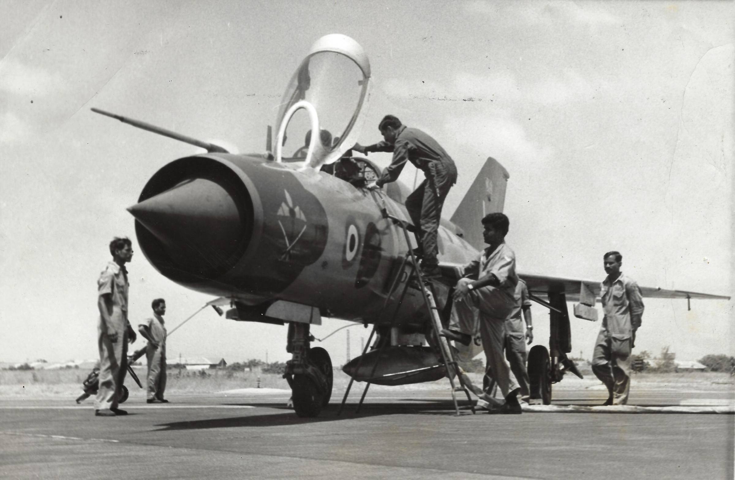IAF Technicians inspecting a Mig 21 before flight low