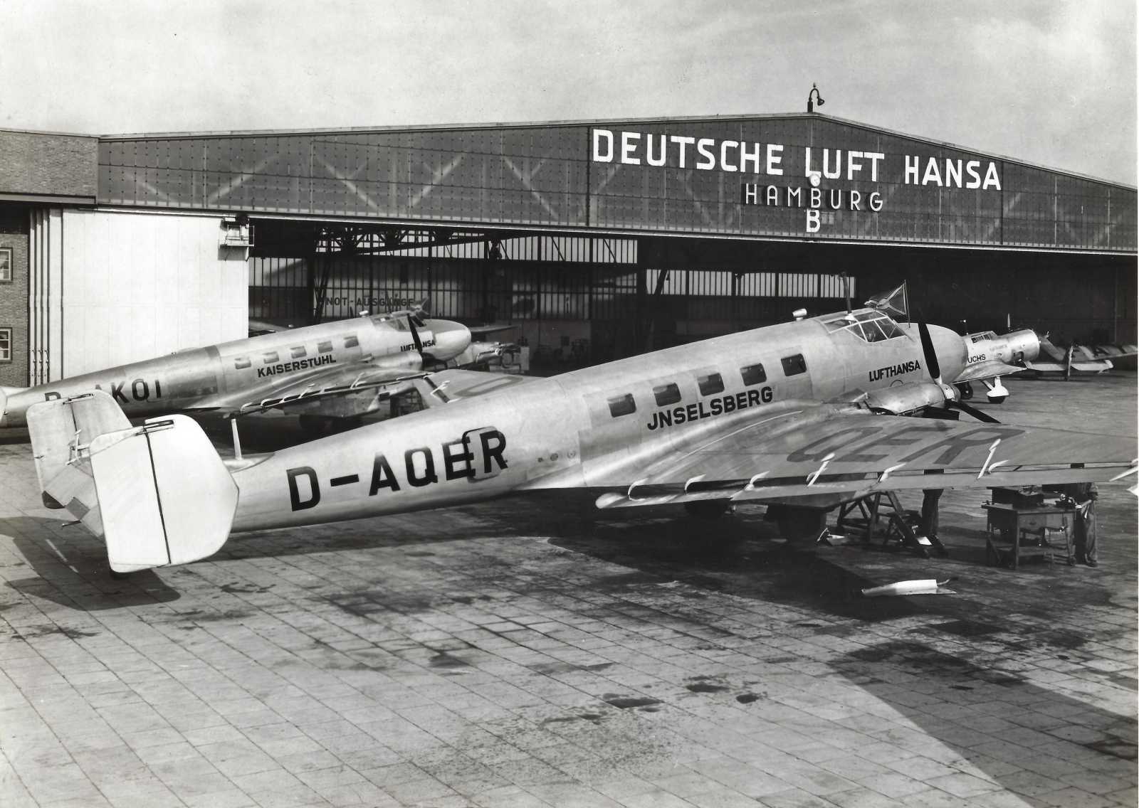 Ju 86 Junker standing in front of Lufthansa