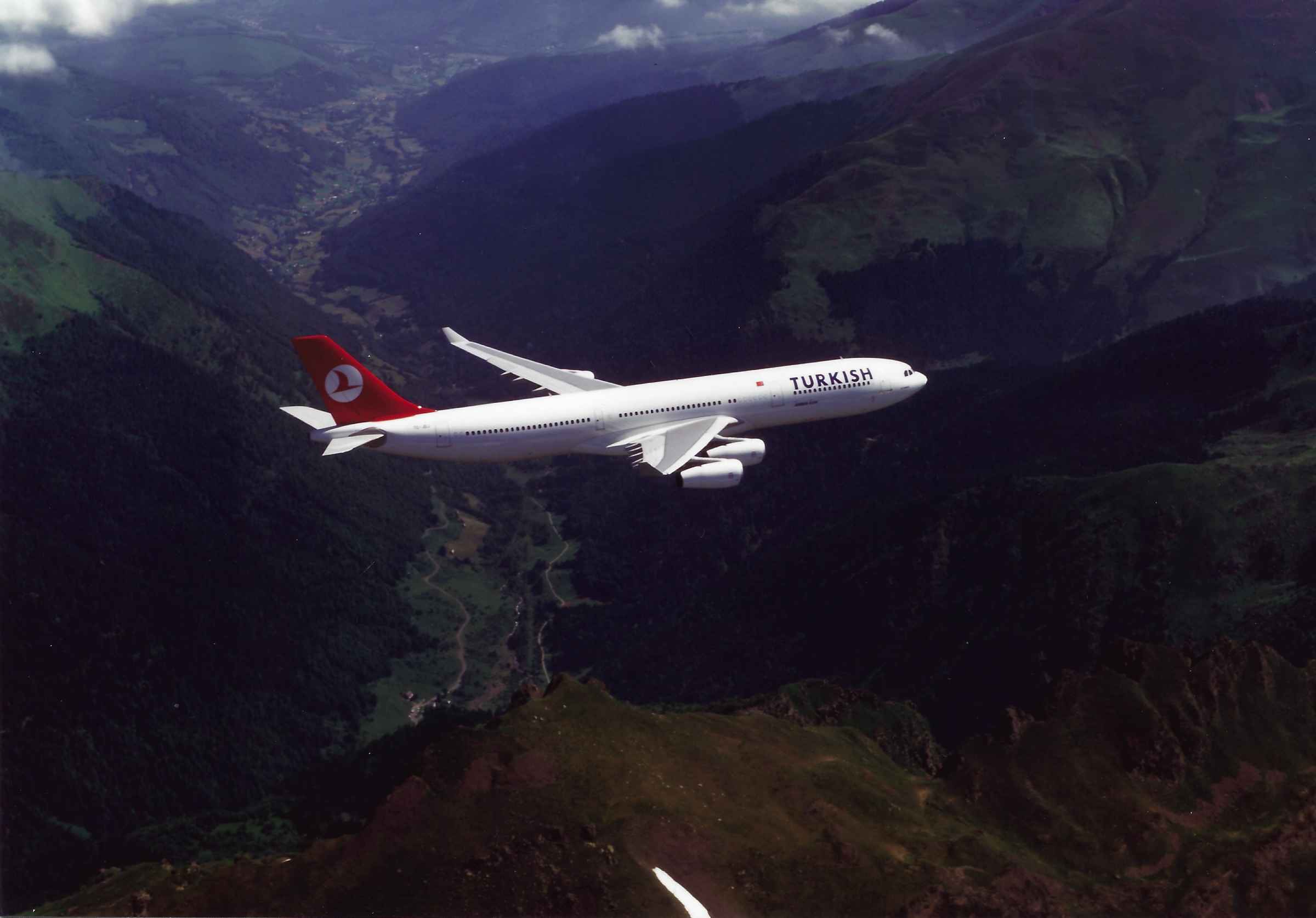 The first A340 in Turkish Hava Yollari (THY) colours. July 1993. Photo - Airbus Industrie low